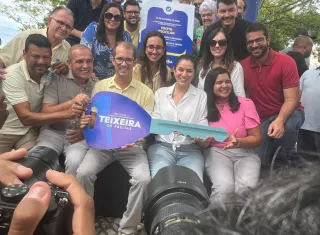 Educação de Teixeira de Freitas avança com entrega da maior frota escolar da história do município