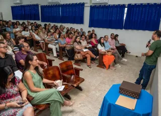 Educação de Teixeira de Freitas realiza encontro de gestores com foco na escuta ativa