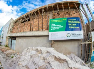 Educação ganha reforço! Obra da Escola Jardim Caraípe avança em Teixeira de Freitas