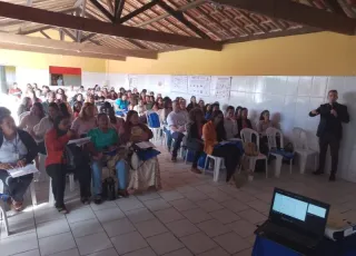 Educadores participam de oficina sobre Programação Neurolinguística para fortalecer comunicação e liderança nas escolas em Itabatã