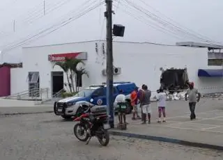 Em 24 horas – Bandidos explodem outra agência bancária no sul da Bahia, veja o vídeo