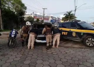 Em ação integrada, PRF e PM-CETO recuperam me Porto Seguro caminhonete Toro roubada em Itapebi