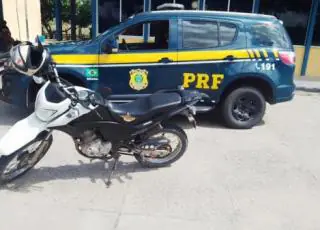 Em Eunápolis, PRF apreende motocicleta roubada vendida irregularmente em site da internet