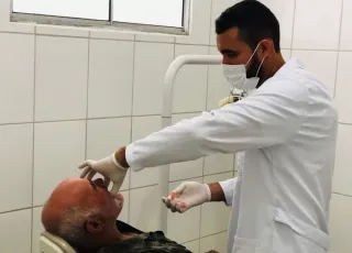 Em mais uma etapa, prefeitura entrega na Campanha Medeiros Sorridente, várias próteses dentárias à população