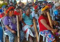 Em marcha nesta quarta (26), indígenas denunciam favorecimento do agro pelo governo Lula e cobram demarcações