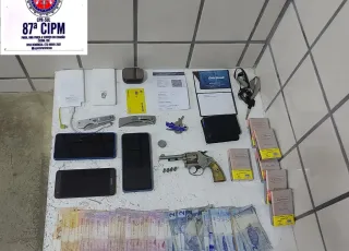 PM prende quatro suspeitos e apreende drogas, armas e produtos de roubo em Teixeira de Freitas