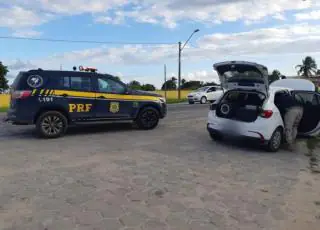 Em Porto Seguro, PRF recupera veículo roubado em Salvador