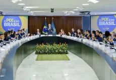 Em reunião ministerial, Lula defende soberania do Brasil e sequência de diálogo com os EUA
