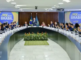 Em reunião ministerial, Lula defende soberania do Brasil e sequência de diálogo com os EUA