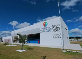 Em Teixeira de Freitas, Estado inaugura nova sede do Colégio da Polícia Militar e anuncia obras de infraestrutura, saneamento e saúde