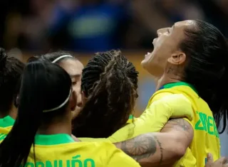 Em virada relâmpago, seleção brasileira feminina vence Estados Unidos