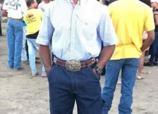 Emoção e lágrimas - Familiares e amigos se despedem de Lucas Cowboy em Ibirapuã