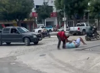 Empresário é esfaqueado durante assalto em Teixeira de Freitas; suspeito é preso em flagrante