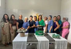 Enfermeiros e técnicos em enfermagem são homenageados no Hospital Municipal de Medeiros Neto