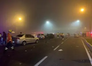 Acidente deixa 8 mortos e mais de 20 feridos na BR-277, em São José dos Pinhais