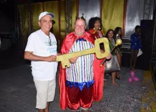 Entrega da chave da cidade ao Rei Momo e escolha da rainha marcou o início do carnaval de Caravelas