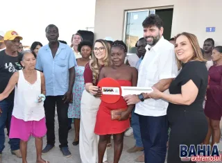 Entrega de novas casas no bairro Toni Pinto
