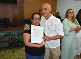 Entrega de títulos de propriedade em Ibirapuã beneficia 183 famílias e marca avanço na regularização fundiária