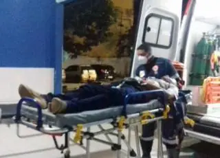 Entregador de lanche é baleado em tentativa de assalto e socorrido ao HMTF