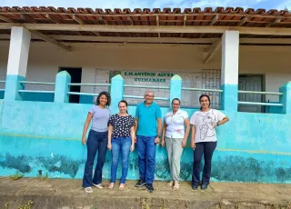 Equipe da Prefeitura de Medeiros Neto visita escola municipal em Vila Mutum visando melhorias