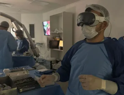 Equipe do Hospital Clériston Andrade é a primeira no Brasil a usar óculos de realidade virtual da Apple em neurocirurgias