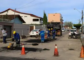 Equipes atuam na Operação Tapa-buraco em Teixeira de Freitas