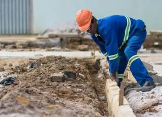 Equipes dão continuidade à construção da Praça do Liberdade 2; saiba o que terá no local de lazer