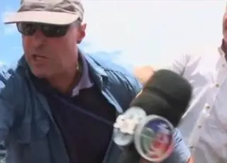Equipes de TVs afiliadas da Globo e SBT são agredidas por seguranças e apoiadores de Bolsonaro em Itamaraju