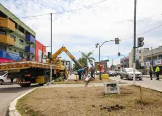 Equipes trabalham para iniciar processo de instalação de novos semáforos em Teixeira de Freitas