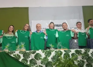 Escola de Ibiranhém celebra reforma e entrega de uniformes em parceria com empresa privada