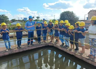 Escolas municipais fazem visita guiada à estação de tratamento de água de Medeiros Neto