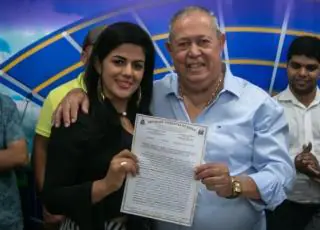 Escrituras do Polo Industrial de Teixeira de Freitas são entregues pela Prefeitura Municipal