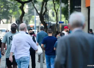 Esperança de vida ao nascer no Brasil fica em 75,5 anos em 2022