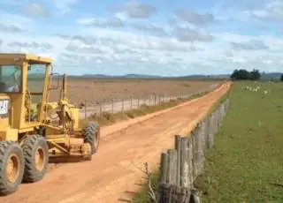 Estradas vicinais das comunidades do Piatã, Barro Vermelho e Córrego do Mota são recuperadas