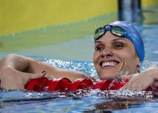 Estreante Carolina Santiago bate recorde e conquista ouro em Lima