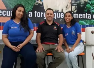 Estudantes de Medeiros Neto transformam lixo da agroindústria em lenha sustentável