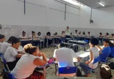 Estudantes de Teixeira de Freitas aprendem sobre empreendedorismo através do Sebrae