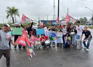 Estudantes do IF Baiano realizam ato em defesa da educação pública e da reeleição de Lula