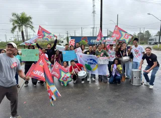Estudantes do IF Baiano realizam ato em defesa da educação pública e da reeleição de Lula