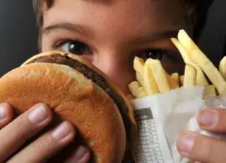 Estudo mostra que adolescentes de faixas carentes estão mais obesos