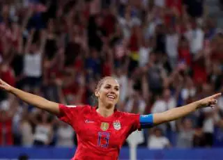 EUA vencem Inglaterra por 2 a 1 e seguem para final da Copa feminina