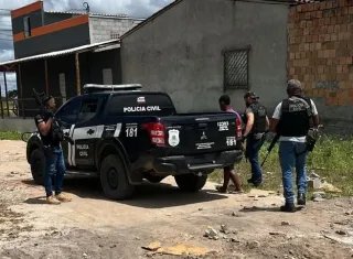 Eunápolis – Polícia Civil cumpre mandado de prisão por homicídio e realiza duas prisões em flagrante durante a Operação Cativeiro