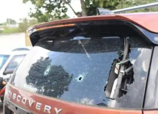 EUNÁPOLIS – Polícia Civil troca tiros com bandidos e recupera produtos roubados de uma casa em bairro nobre da cidade