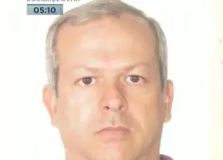 Ex-PM mata pais e é morto em confronto com a polícia