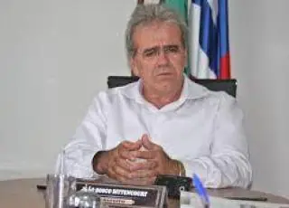 Ex-prefeito de Teixeira de Freitas é denunciado por fraudar contrato com UPB