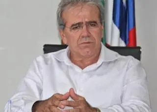 Ex-prefeito de Teixeira de Freitas punido por irregularidades em licitação