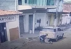 Ex primeira dama de cidade do interior da Bahia é arrancada de dentro do carro debaixo de porrada