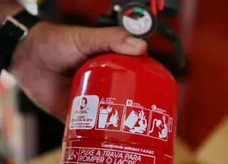 Extintor de incêndio pode voltar a ser obrigatório em carros de passeio