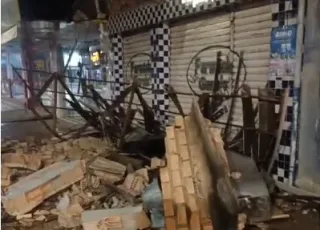 Fachada de farmácia desaba na Avenida ACM em Itamaraju 