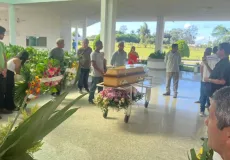 Sob forte comoção, Teixeira de Freitas se despede da influenciadora Ana Luiza